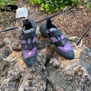 Evolv Elektra VTR3D size 8 climbing shoes.
